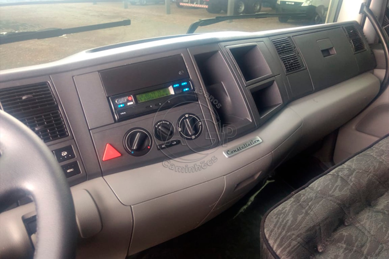 Volkswagen 24-250 E Constellation 3-Eixos - 11/11 8