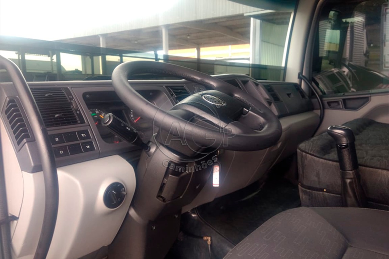 Volkswagen 24-250 E Constellation 3-Eixos - 11/11 12