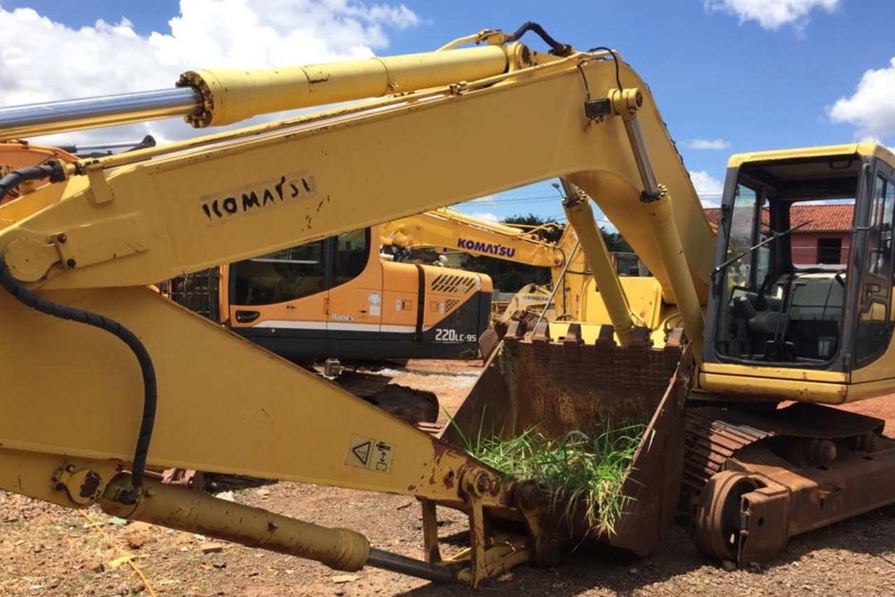 Komatsu PC220 - 00/00 6