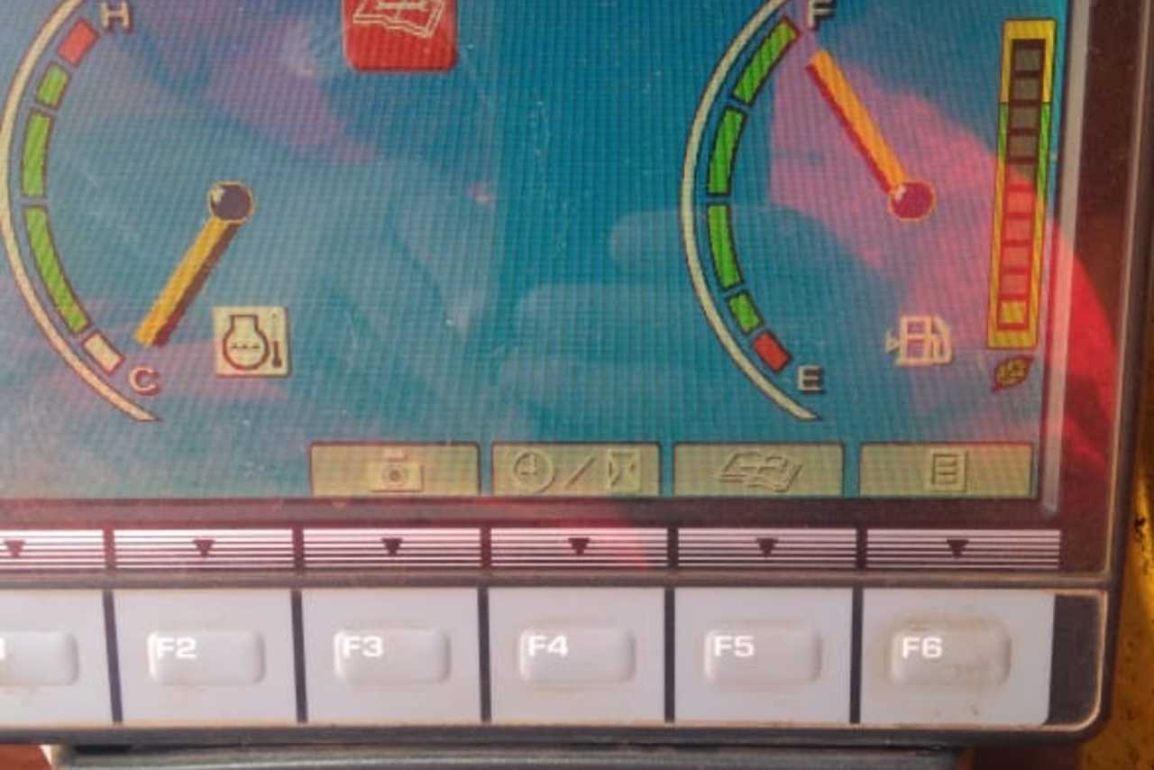 Komatsu PC200 - 09/09 6