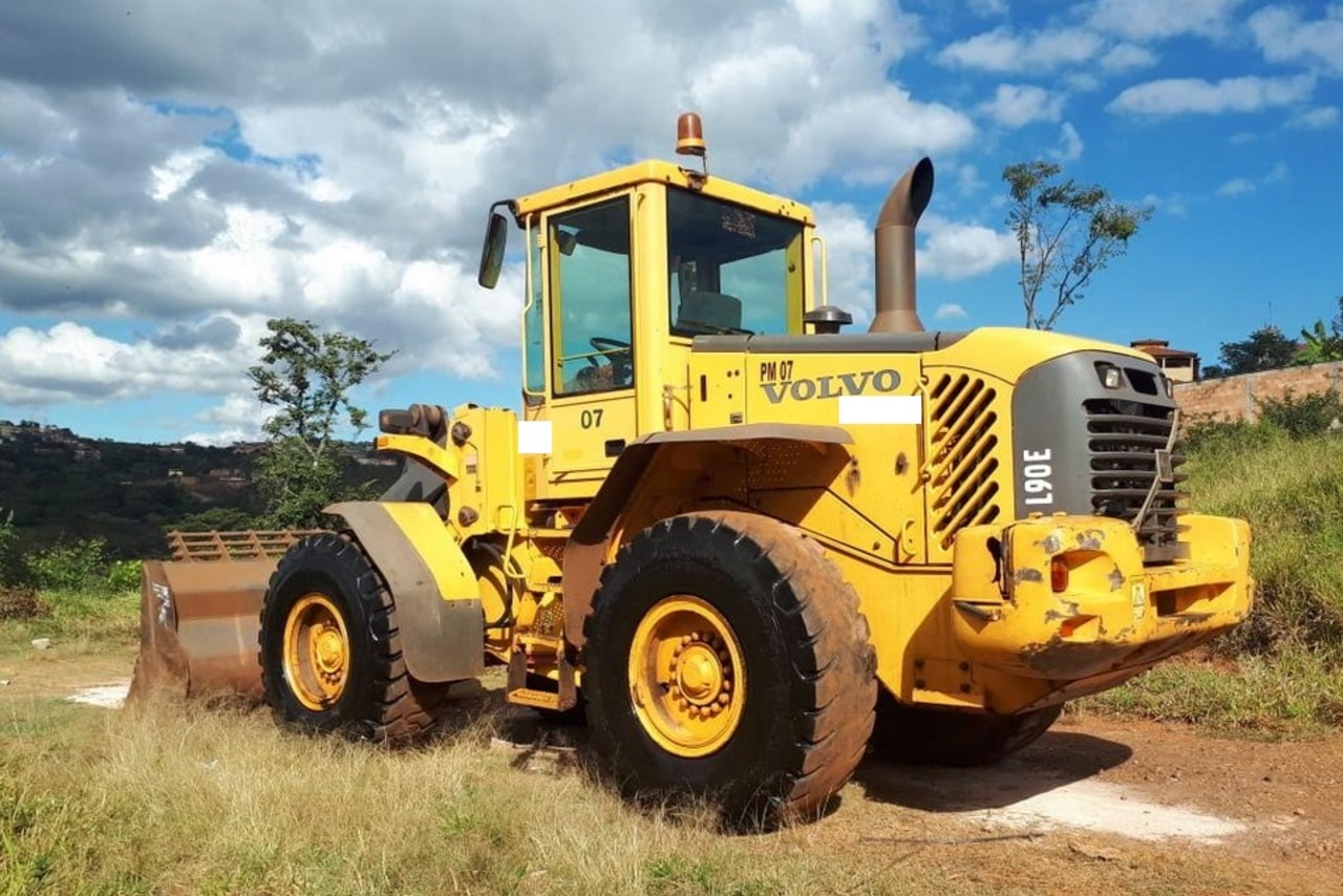 Volvo  L90 - 04/04 2