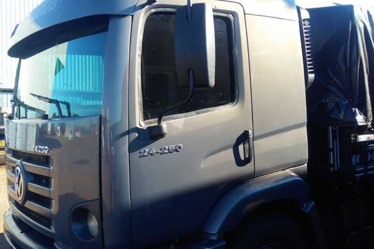 Volkswagen 24-250 E Constellation 3-Eixos - 10/11 11