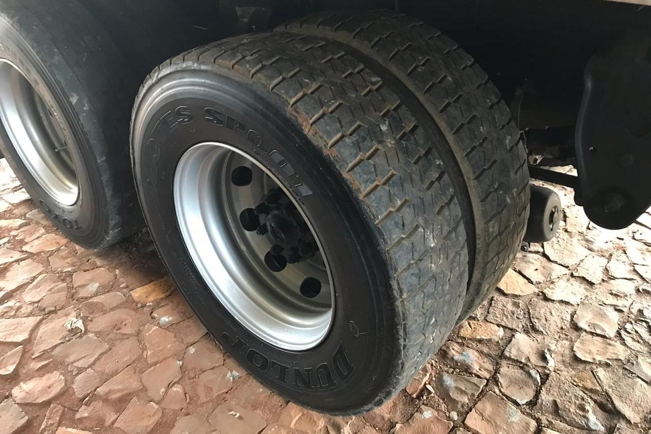 Volkswagen 24-250 E Constellation 3-Eixos - 09/10 11