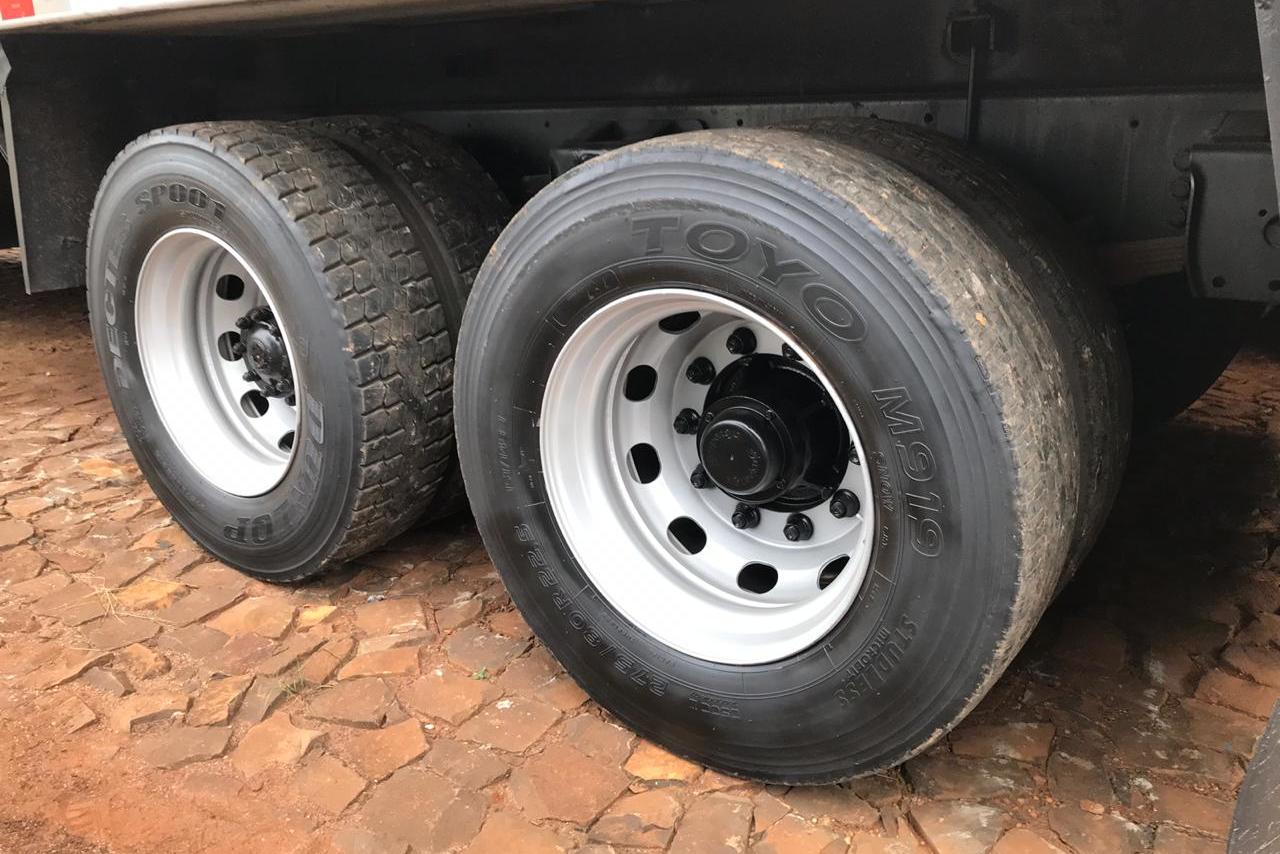 Volkswagen 24-250 E Constellation 3-Eixos - 09/10 12