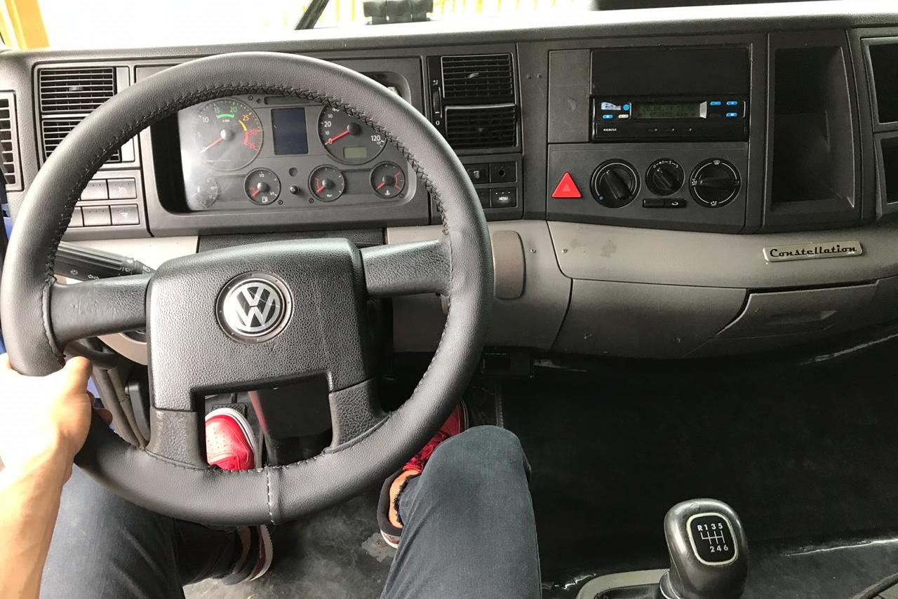 Volkswagen 24-250 E Constellation 3-Eixos - 09/10 17