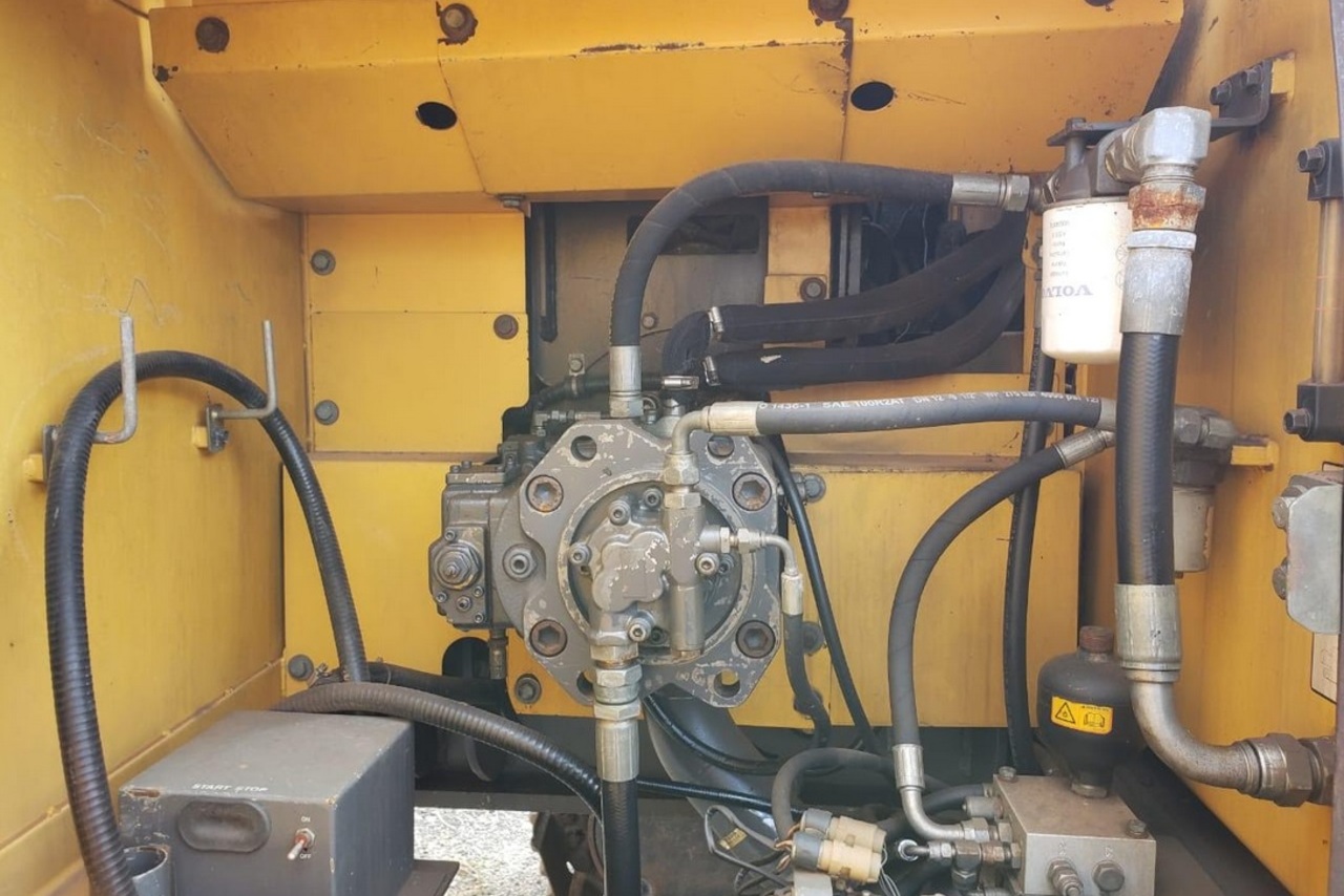 Volvo EC210BLC - 05/05 7
