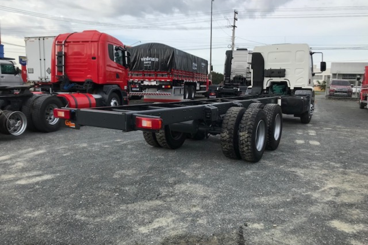 Volvo VM260 - 08/08 5