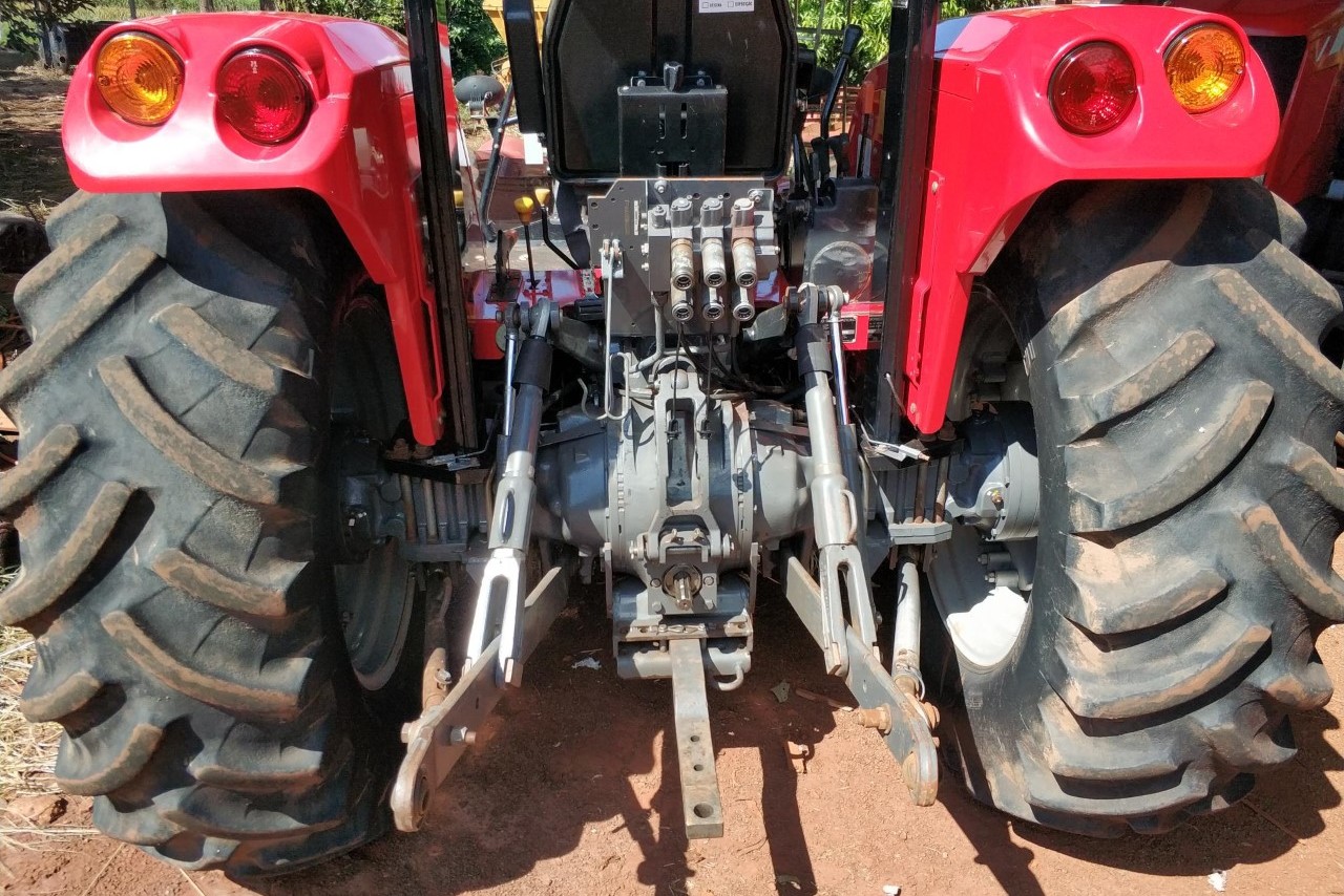 Massey Ferguson 4283 - 13/13 3