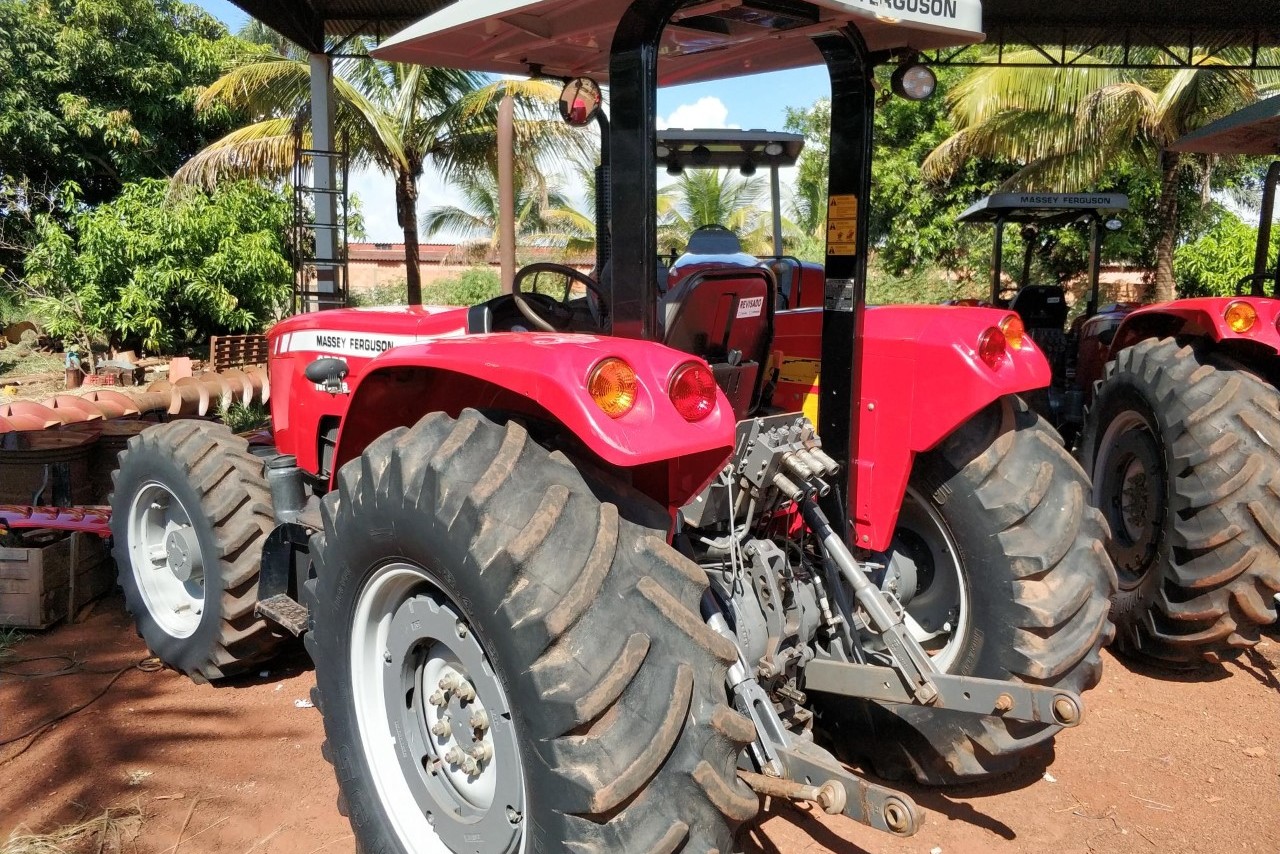 Massey Ferguson 4283 - 13/13 7