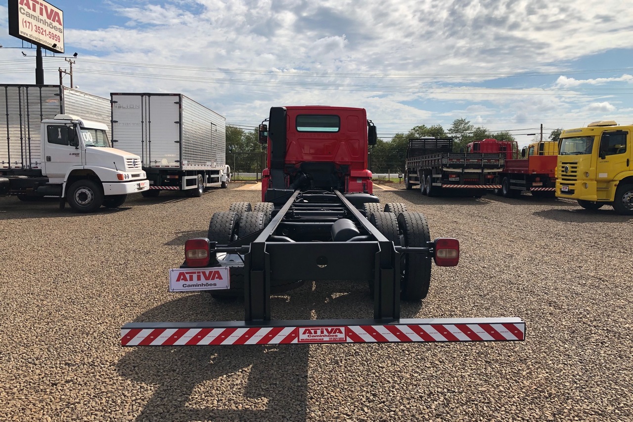 Volkswagen 24-280 E Constellation 6x2 - 12/13 5