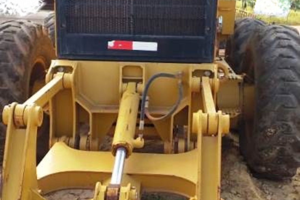Caterpillar 120K - 06/06 4