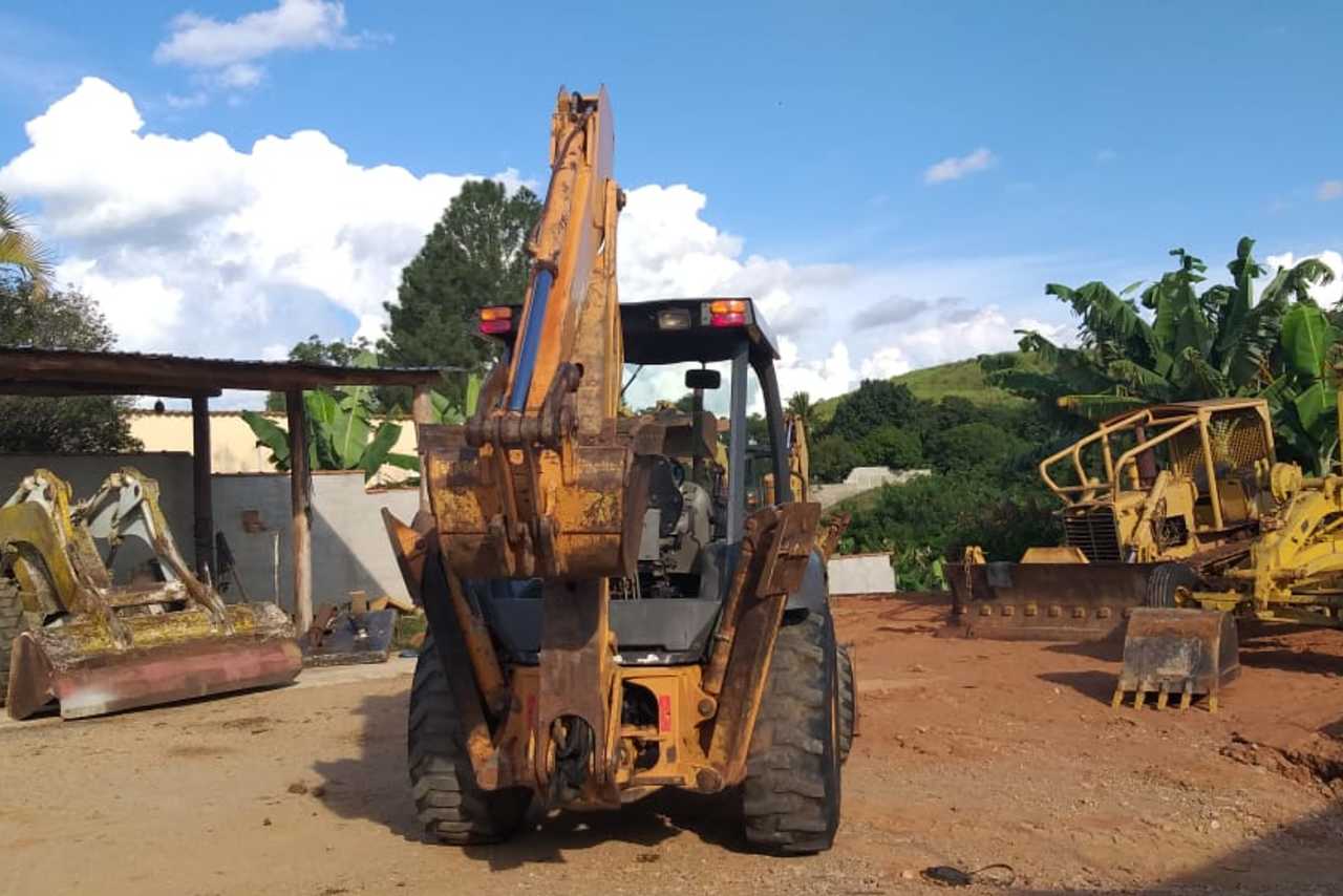 Case 580M - 09/09 6