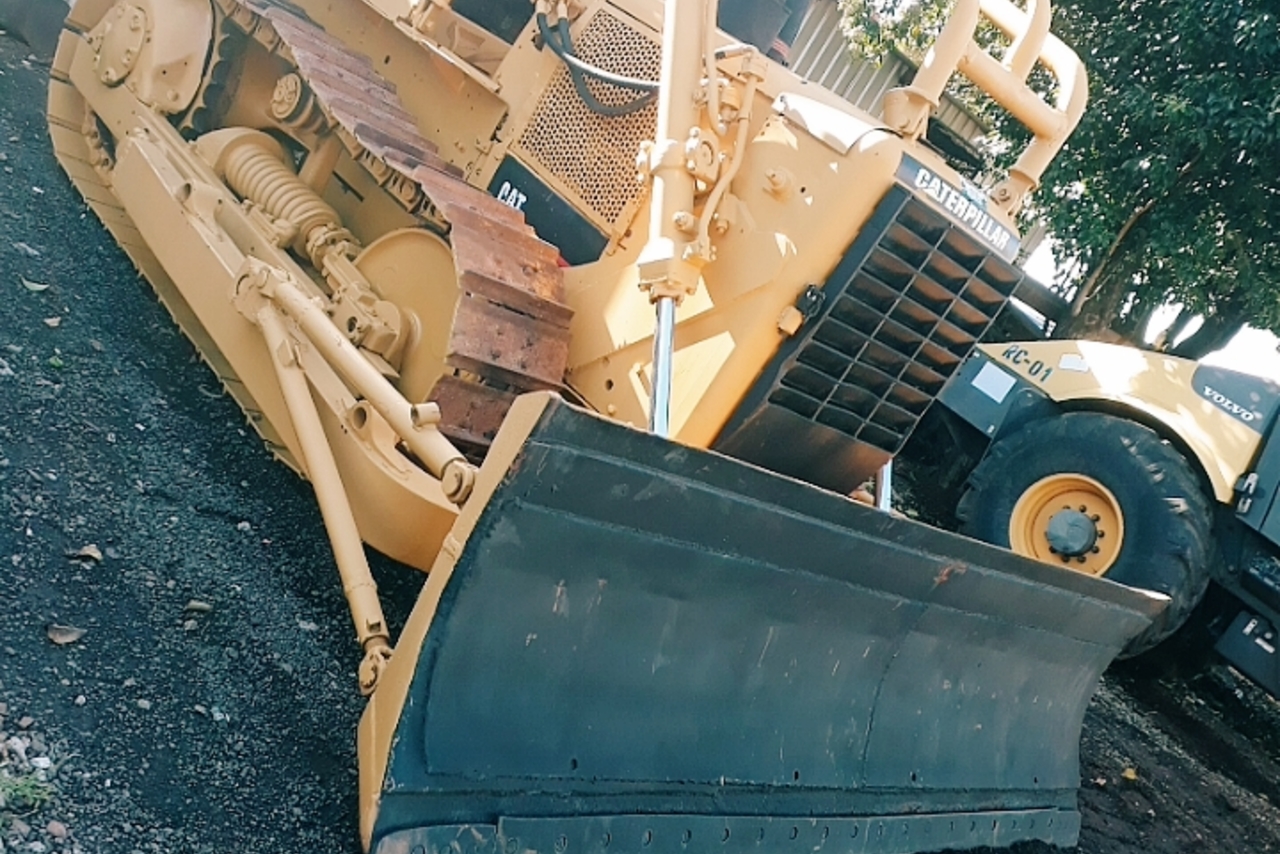 Caterpillar  D4 - 83 2