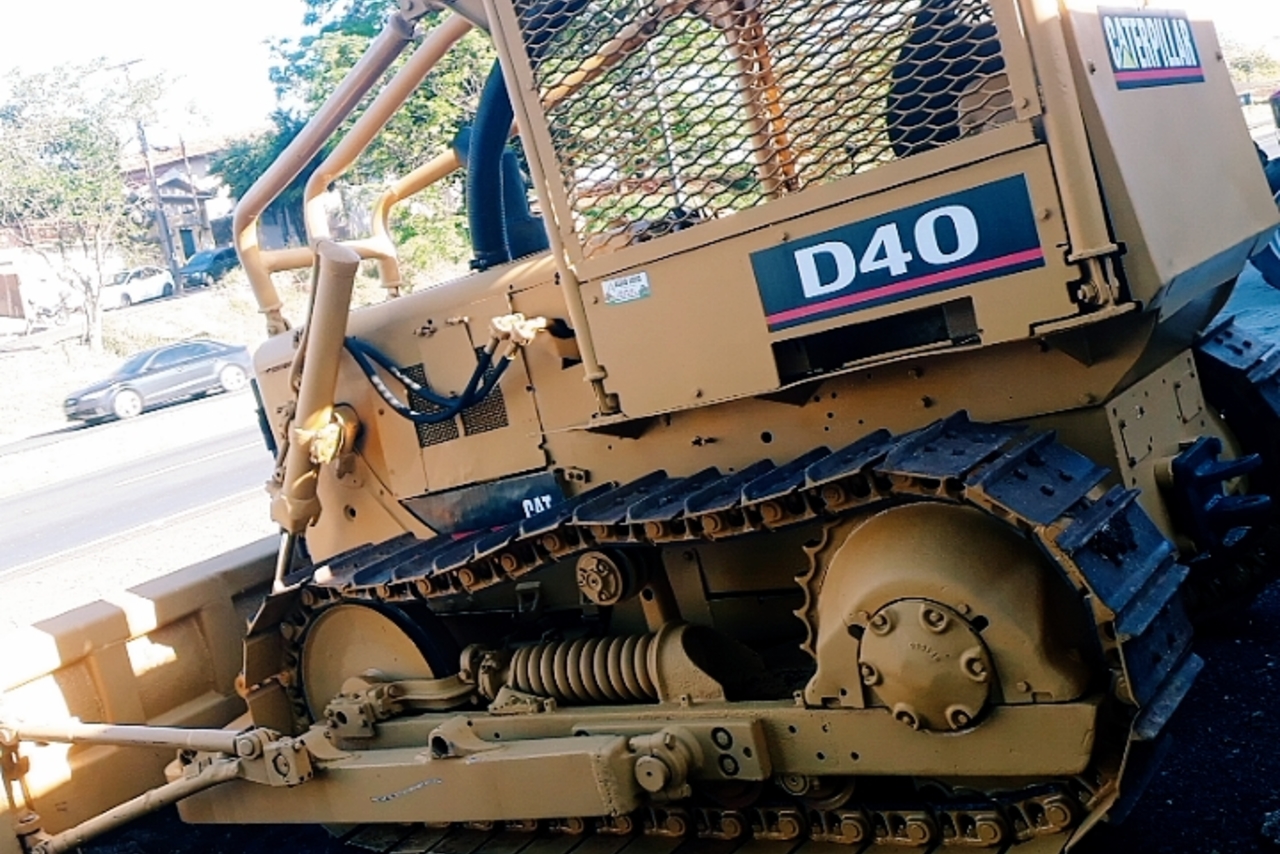 Caterpillar  D4 - 83 4