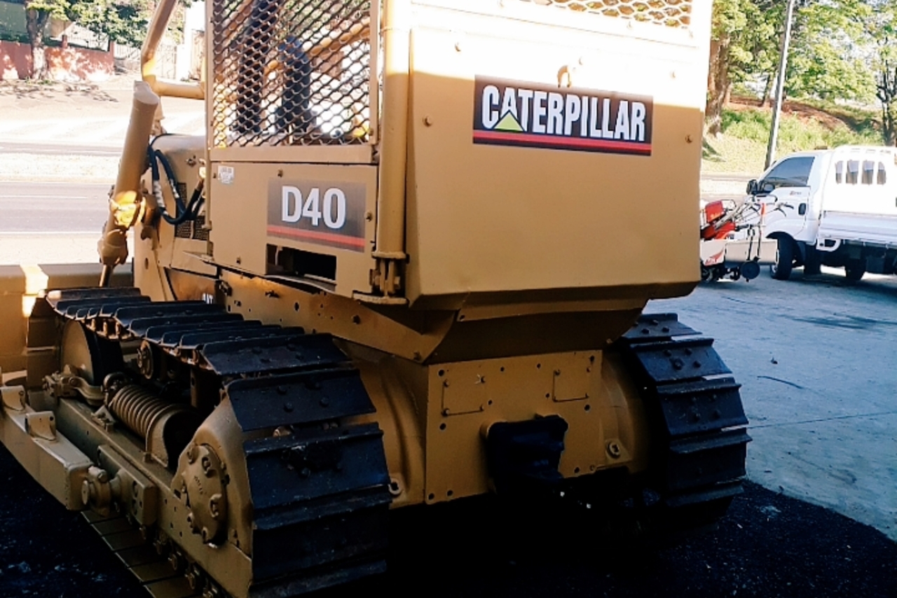 Caterpillar  D4 - 83 5