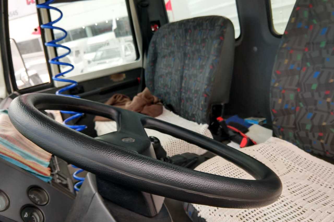 Ford Cargo1217 - 02/02 5