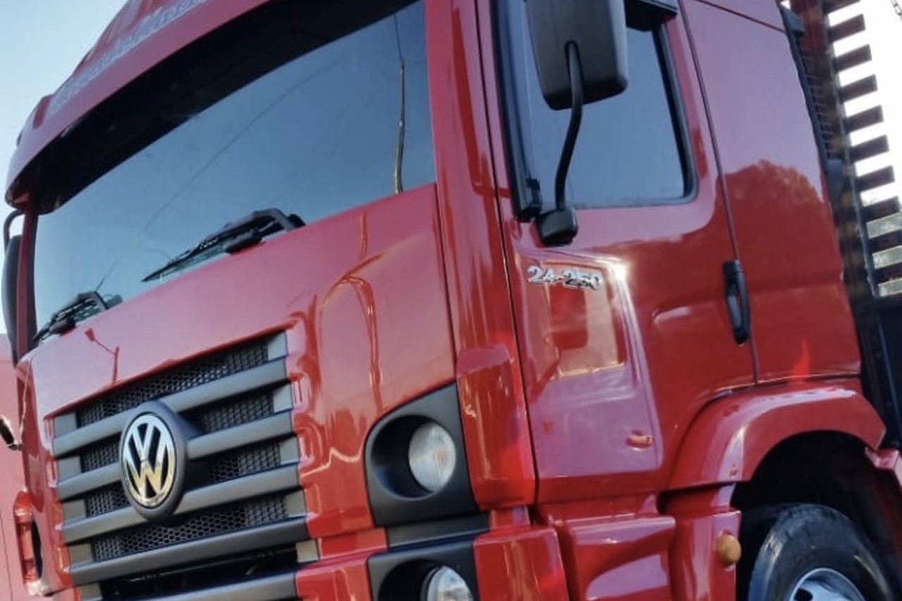 Volkswagen 24-250 E Constellation 3-Eixos - 12/12 2