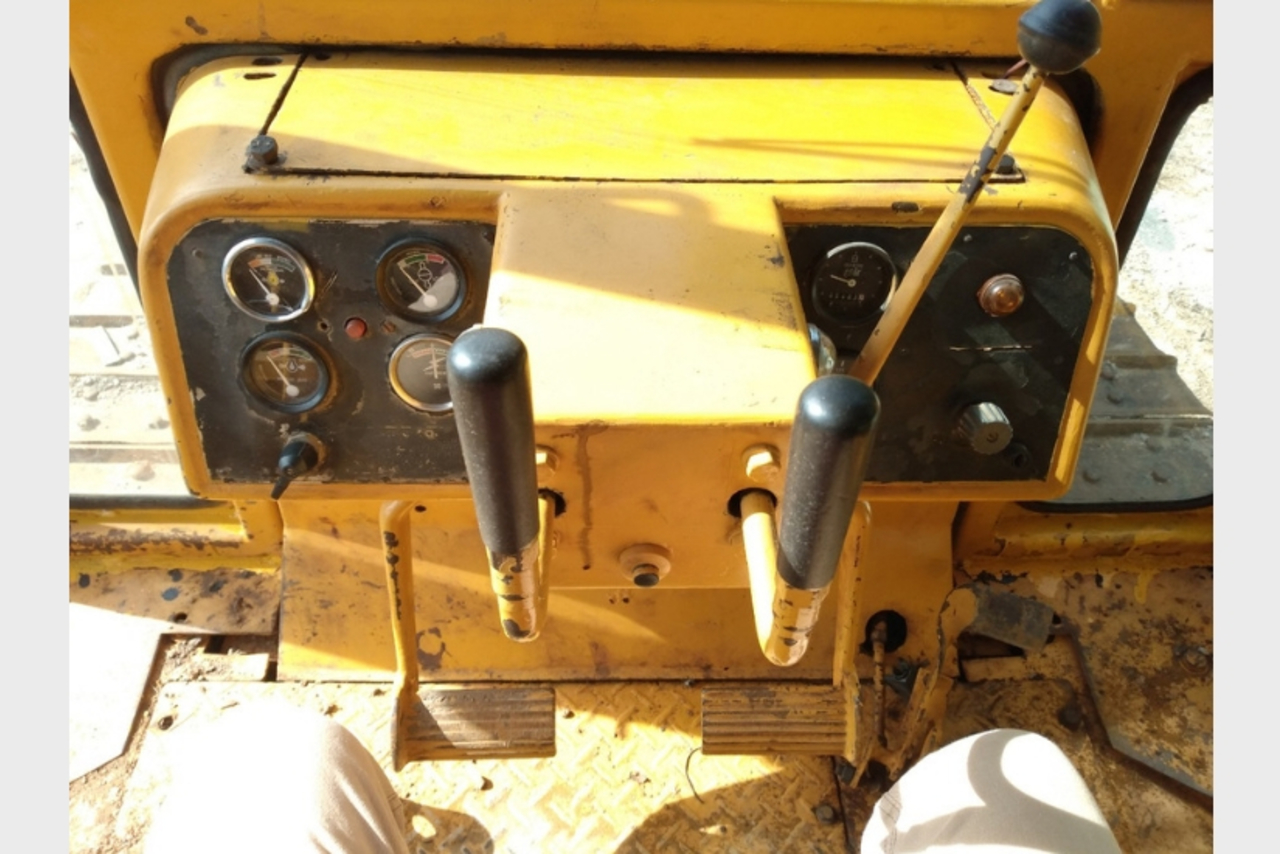 Caterpillar D6D - 80 9