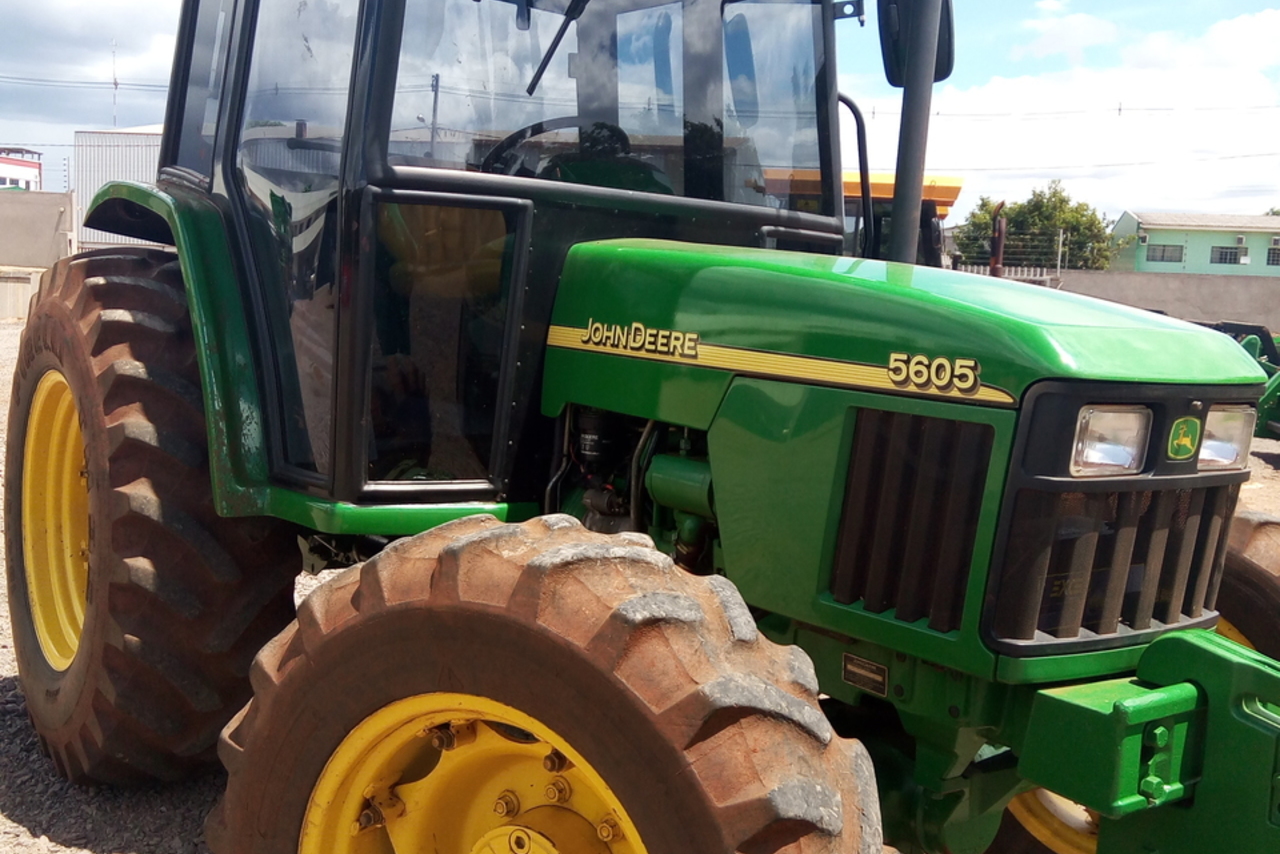 John Deere 5605 - 02/02 3
