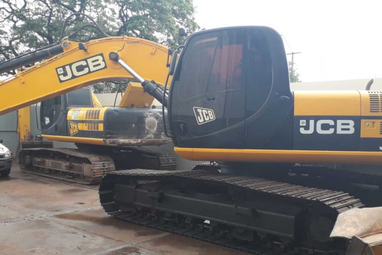 JCB JS200 LC - 11/11 3
