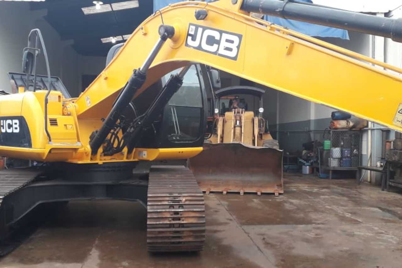 JCB JS200 LC - 11/11 5