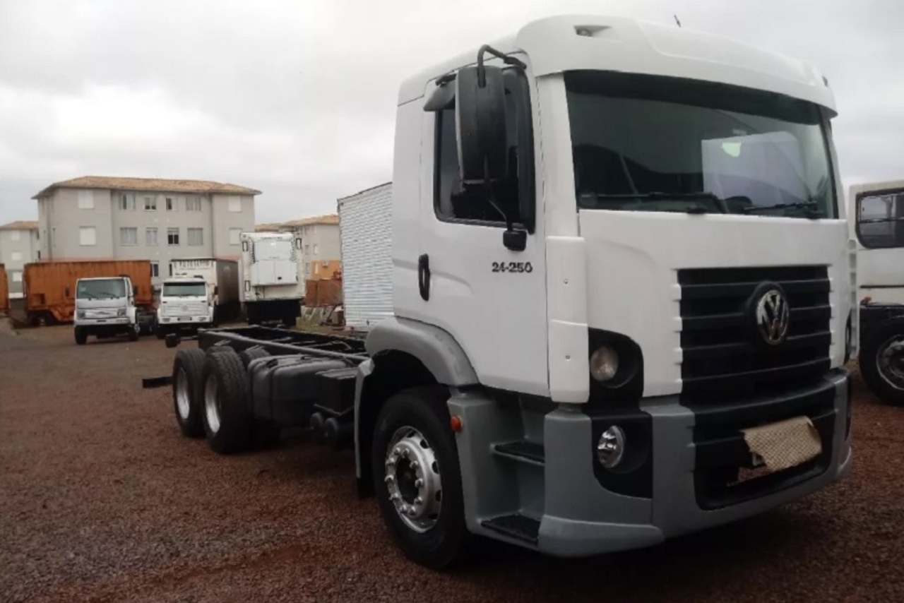 Volkswagen 24-250 E Constellation 3-Eixos - 09/09 2