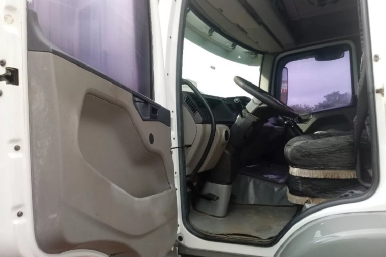 Volkswagen 24-250 E Constellation 3-Eixos - 09/09 3