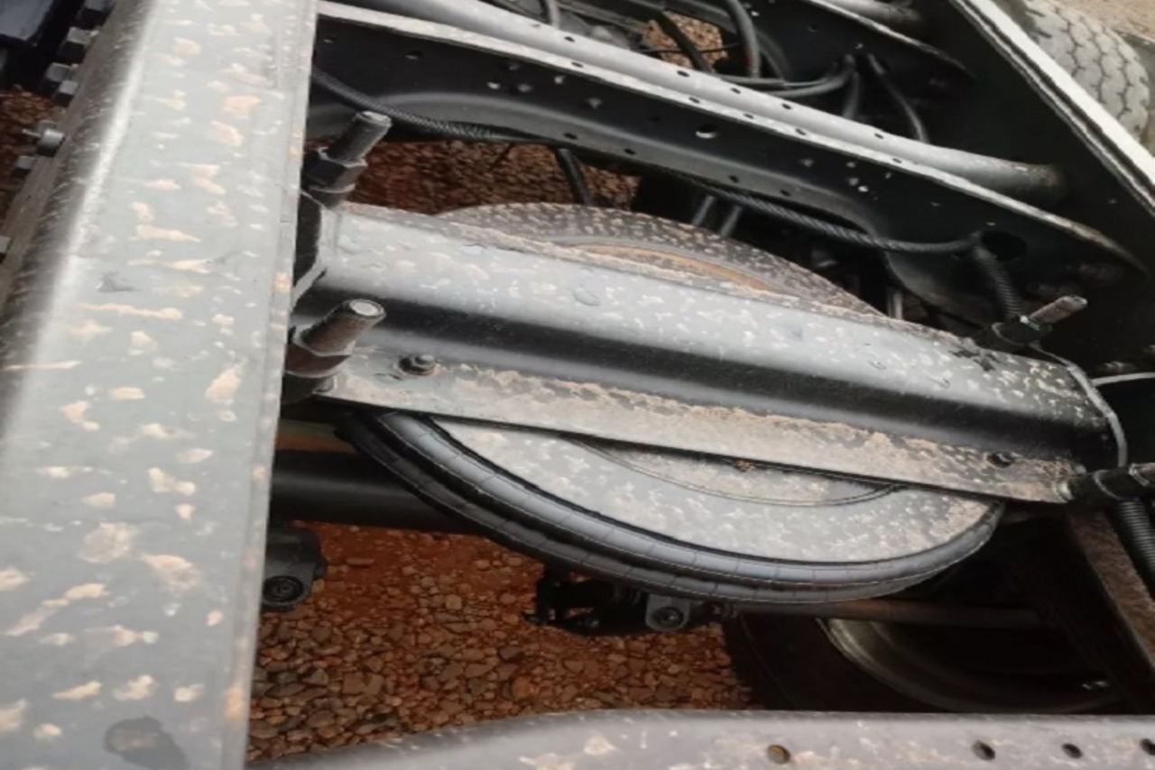 Volkswagen 24-250 E Constellation 3-Eixos - 09/09 4