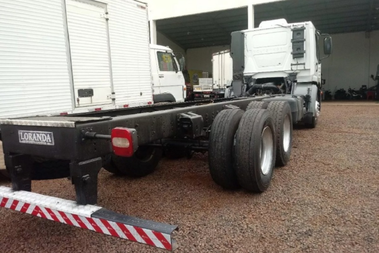 Volkswagen 24-250 E Constellation 3-Eixos - 09/09 5