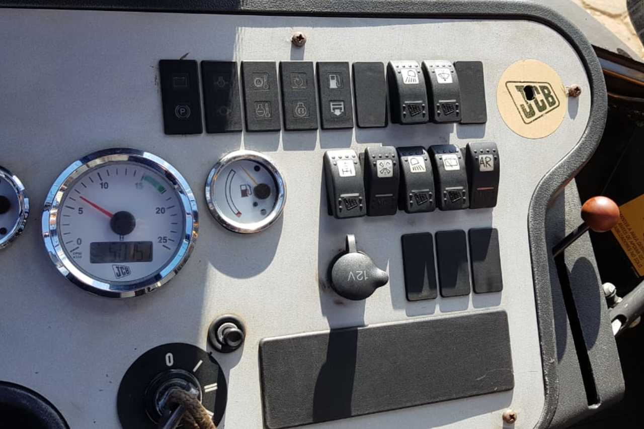 JCB 3C - 12/12 7