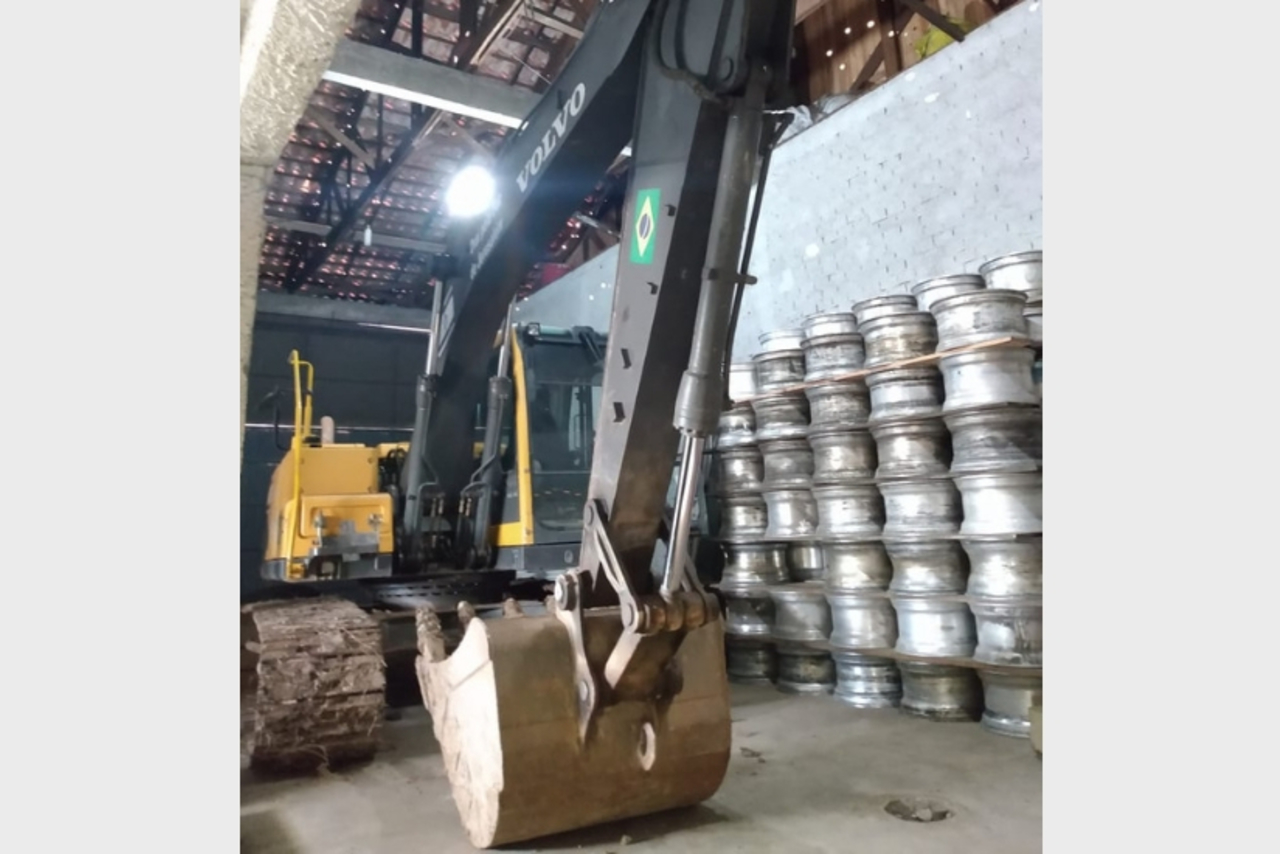 Volvo EC140 - 15 4