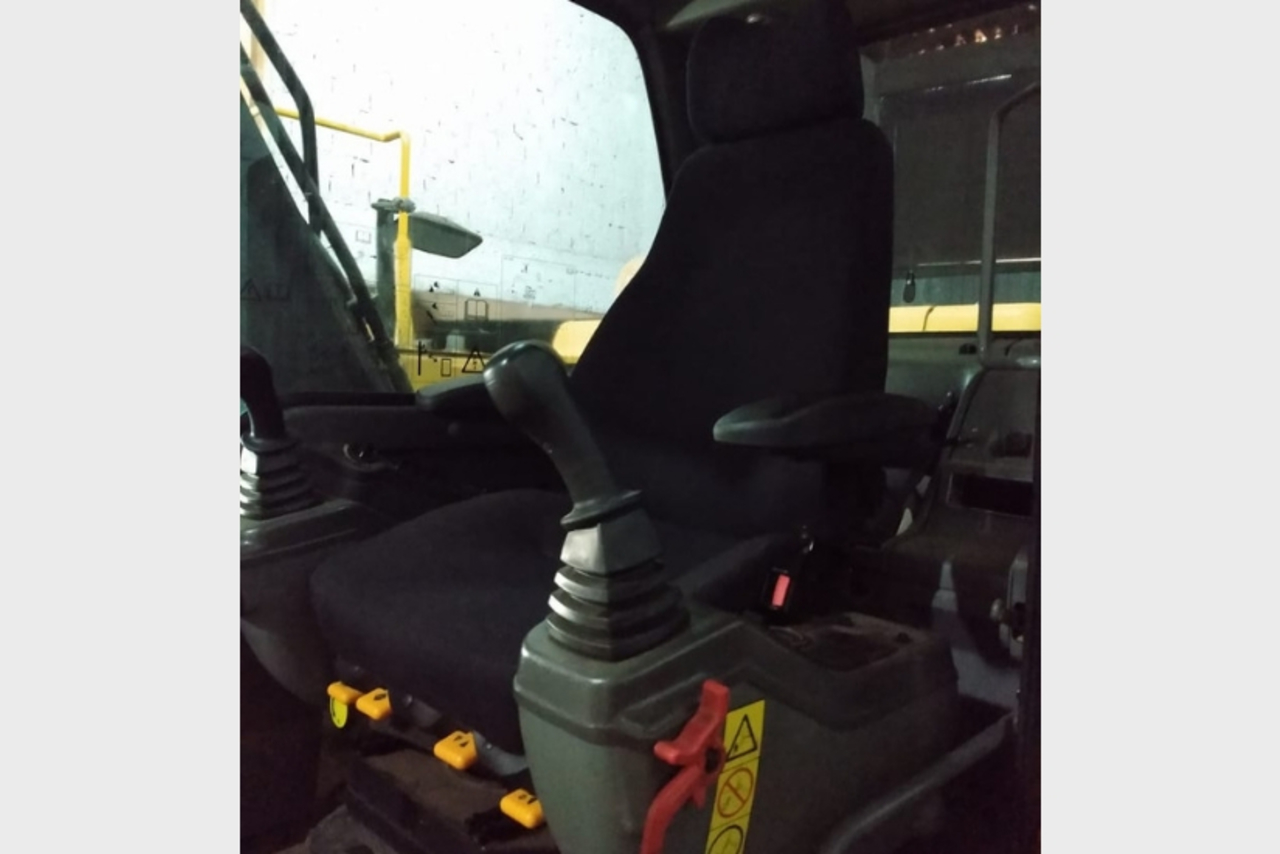 Volvo EC140 - 15 11