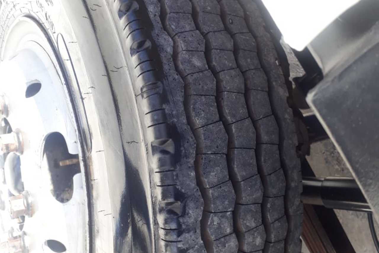 Ford Cargo1317 - 02/03 10