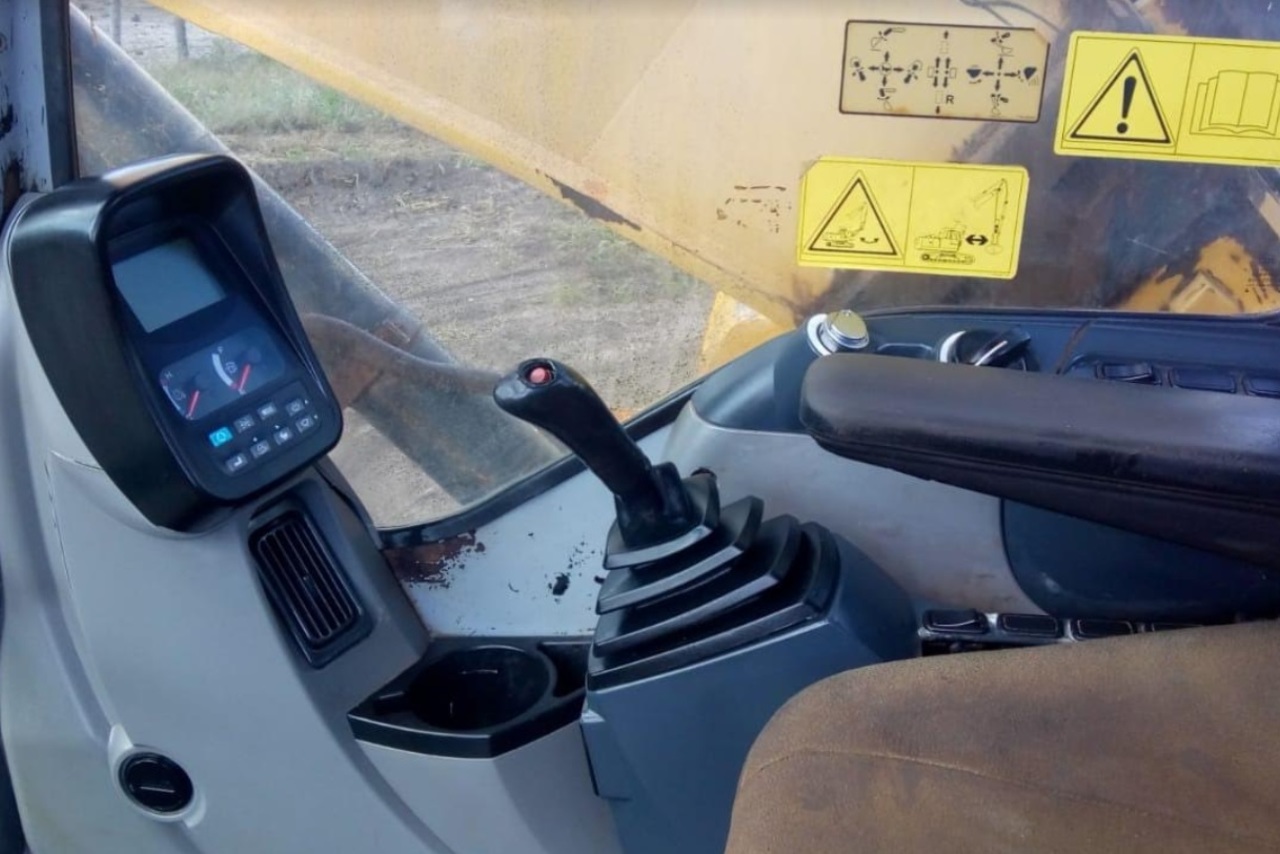 New Holland E215ME - 10/10 6