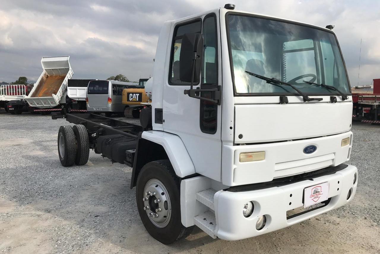 Ford Cargo1217 - 02/02 3