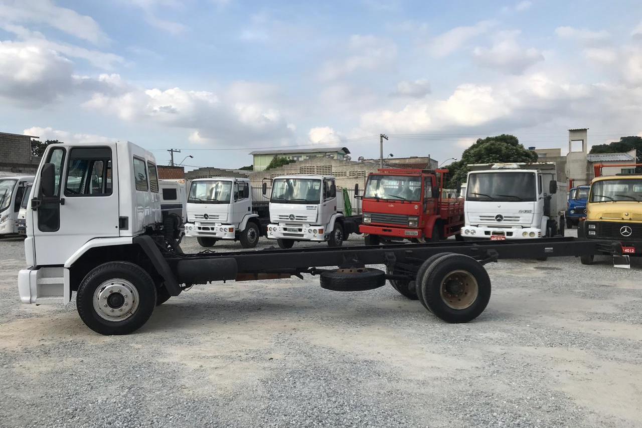Ford Cargo1217 - 02/02 9