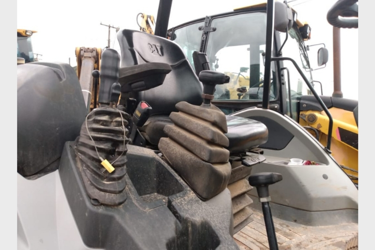 Caterpillar 416E - 15 8