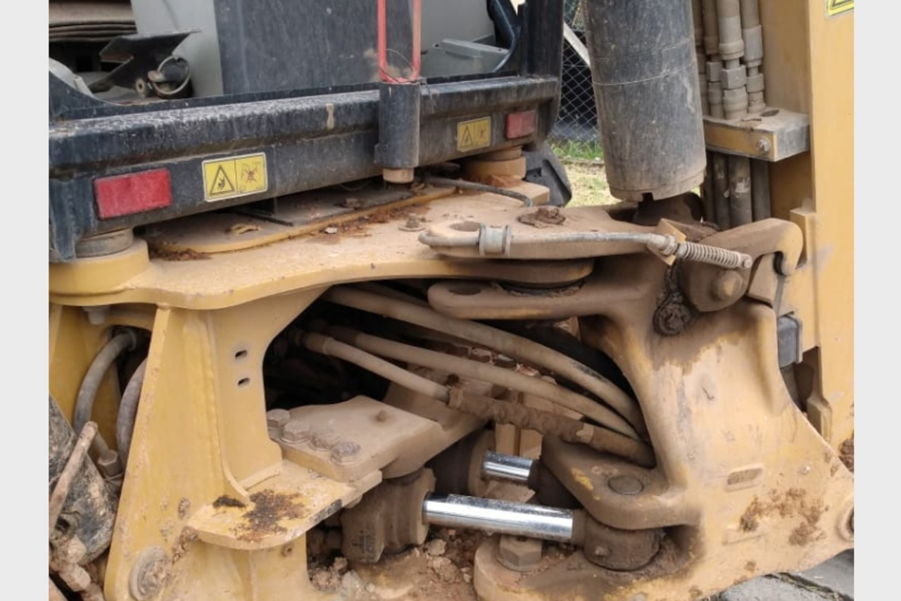 Caterpillar 416E - 13 3