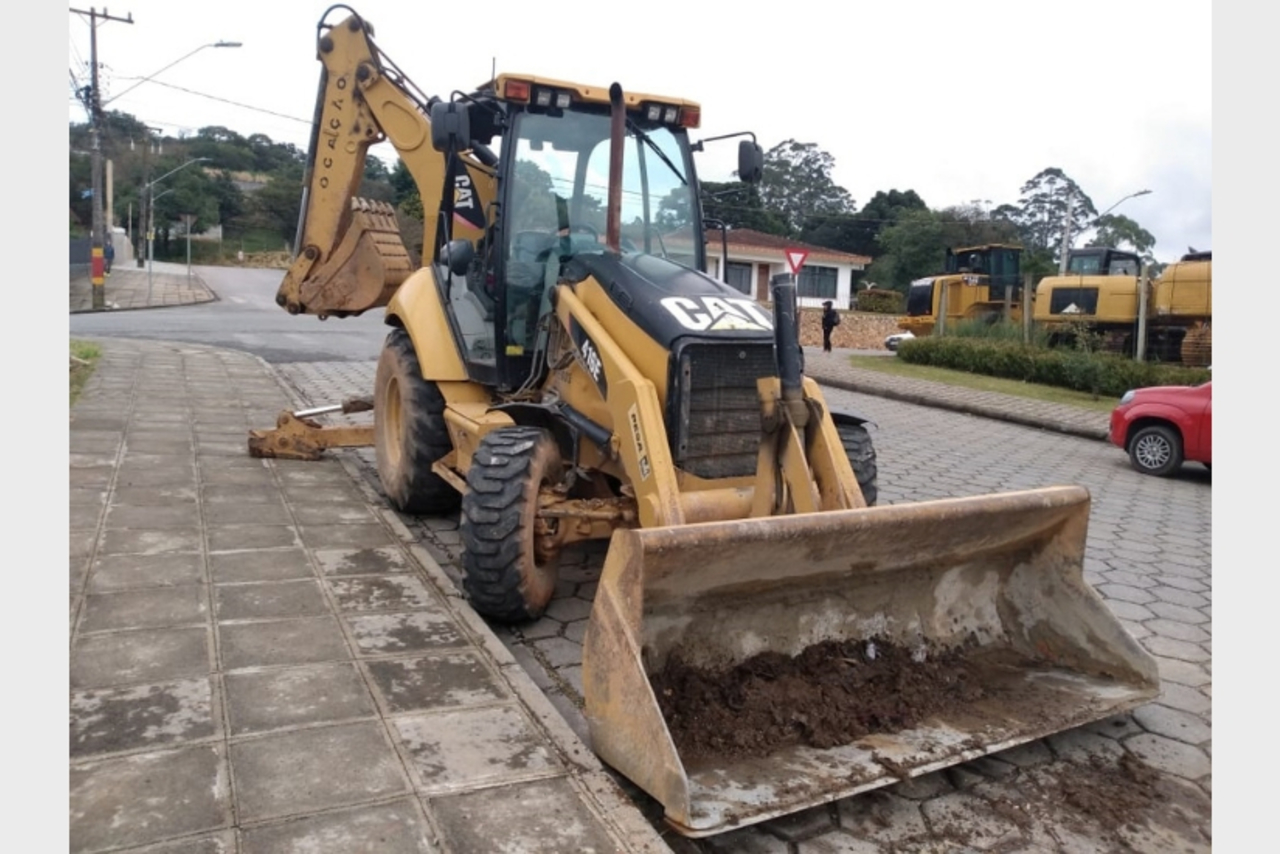 Caterpillar 416E - 13 4