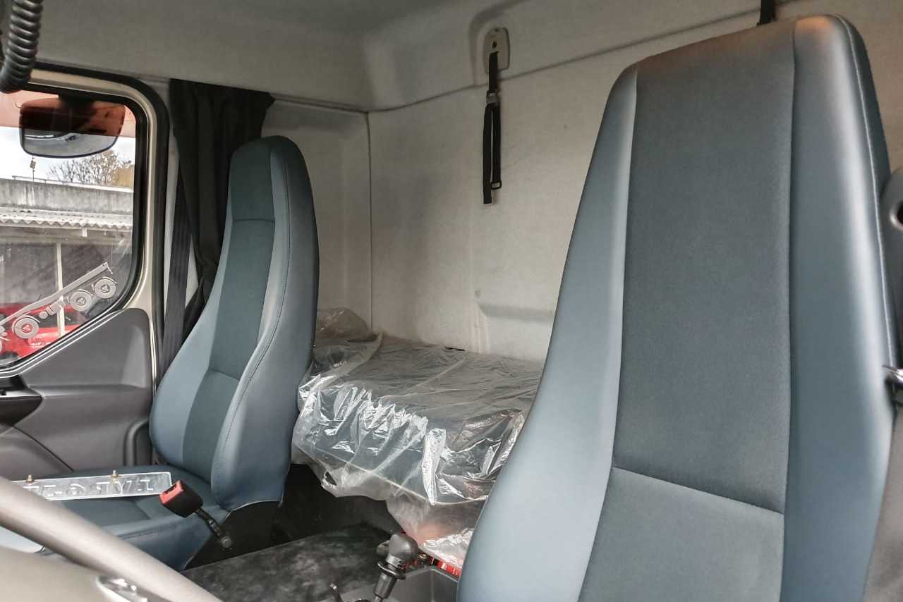 Volvo VM330 - 14/14 8