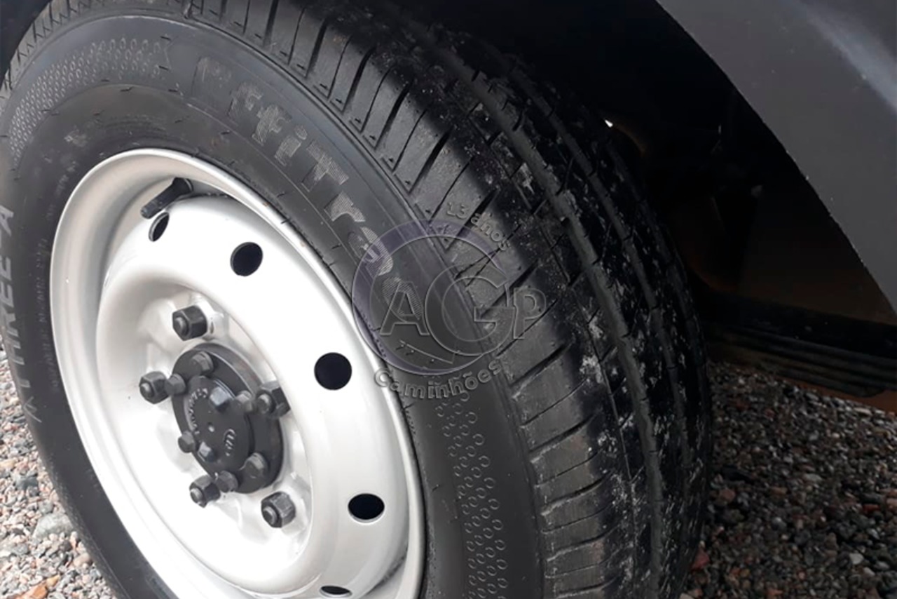 KIA UK 2500 - 12/13 8