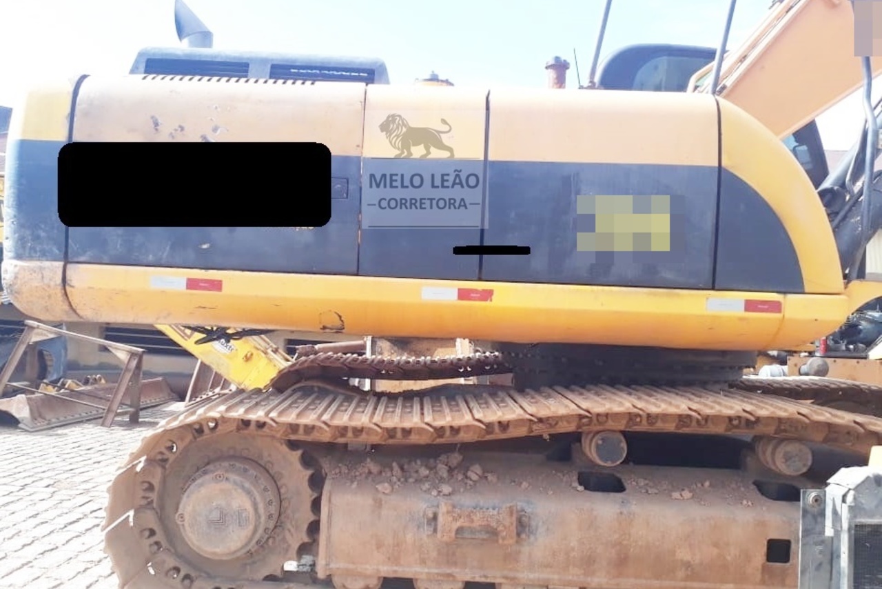 JCB JS330LC - 08/08 6