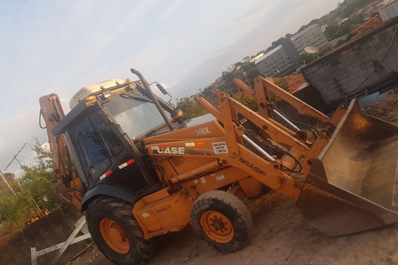 Case 580L - 05/05 5