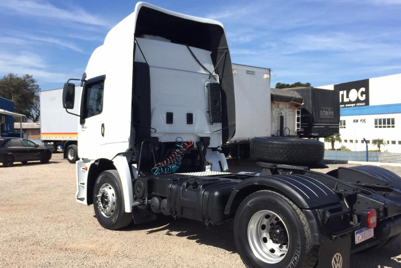 Volkswagen 19-320 Titan - 07/07 6