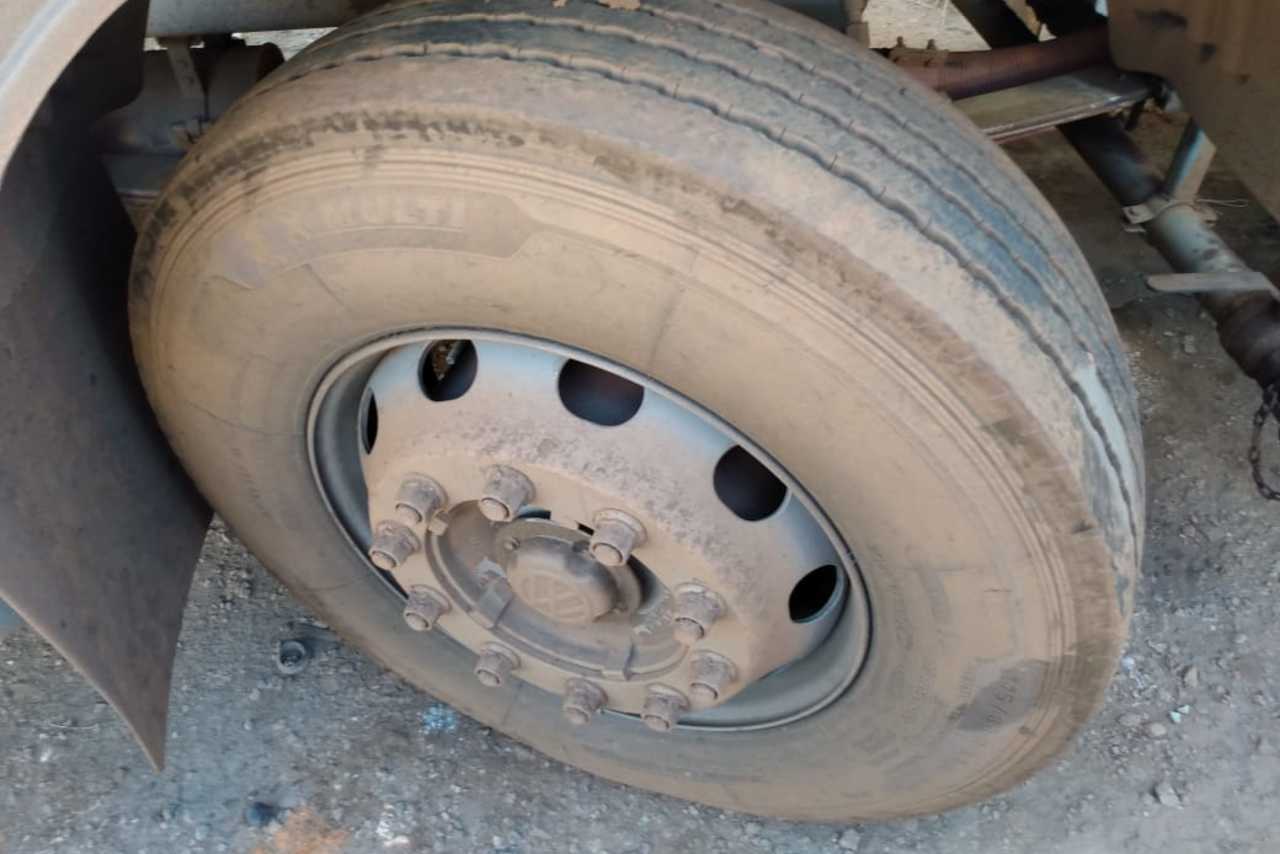 Volkswagen 24-250 E Constellation 3-Eixos - 11/11 5