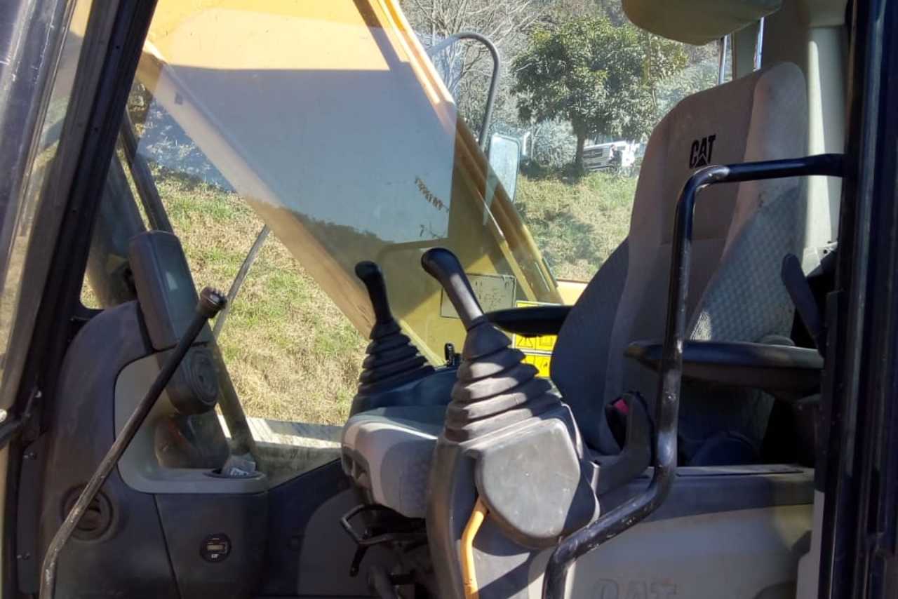 Caterpillar 320D2 - 13/13 13