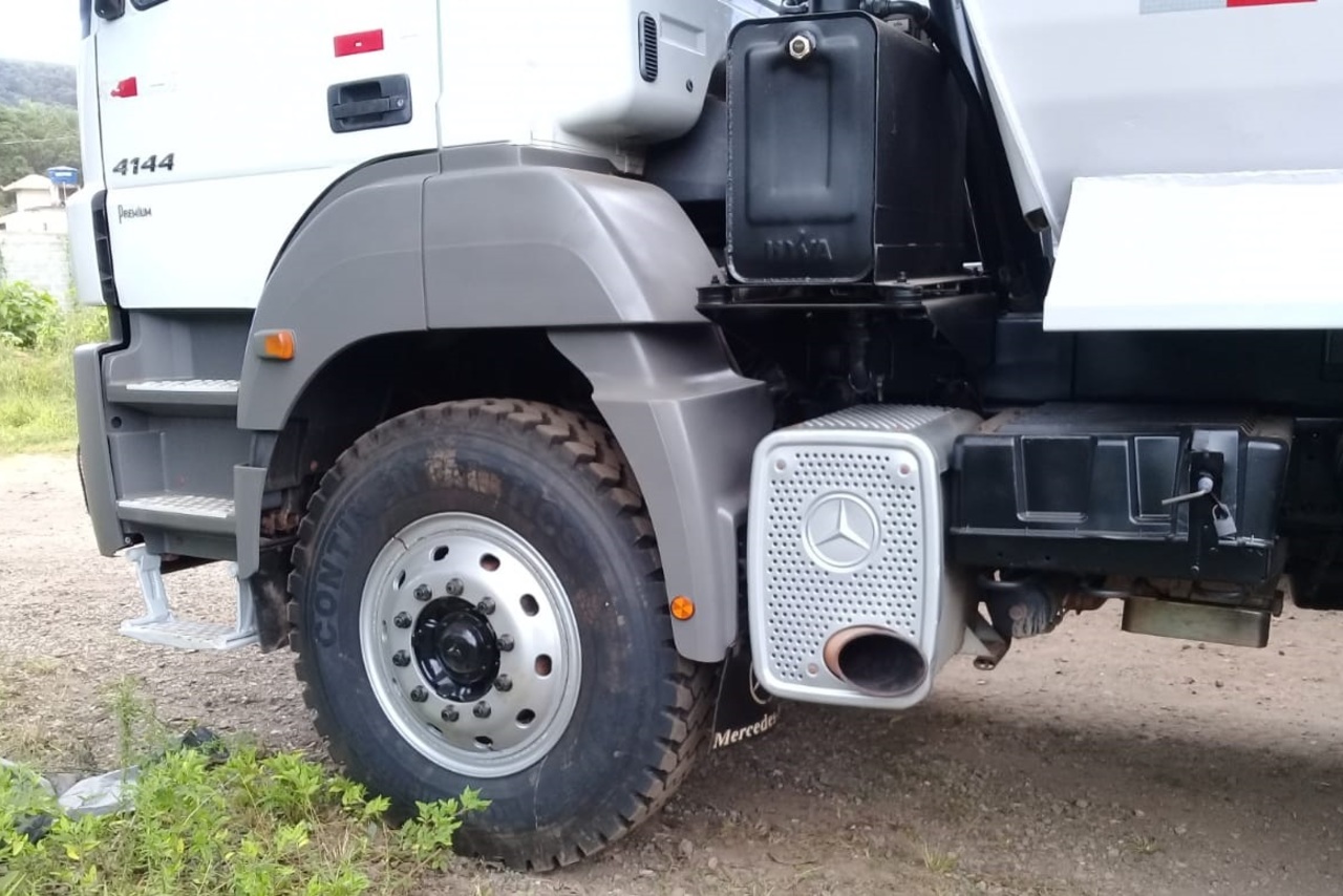 Mercedes Benz Axor 4144 - 11/12 3