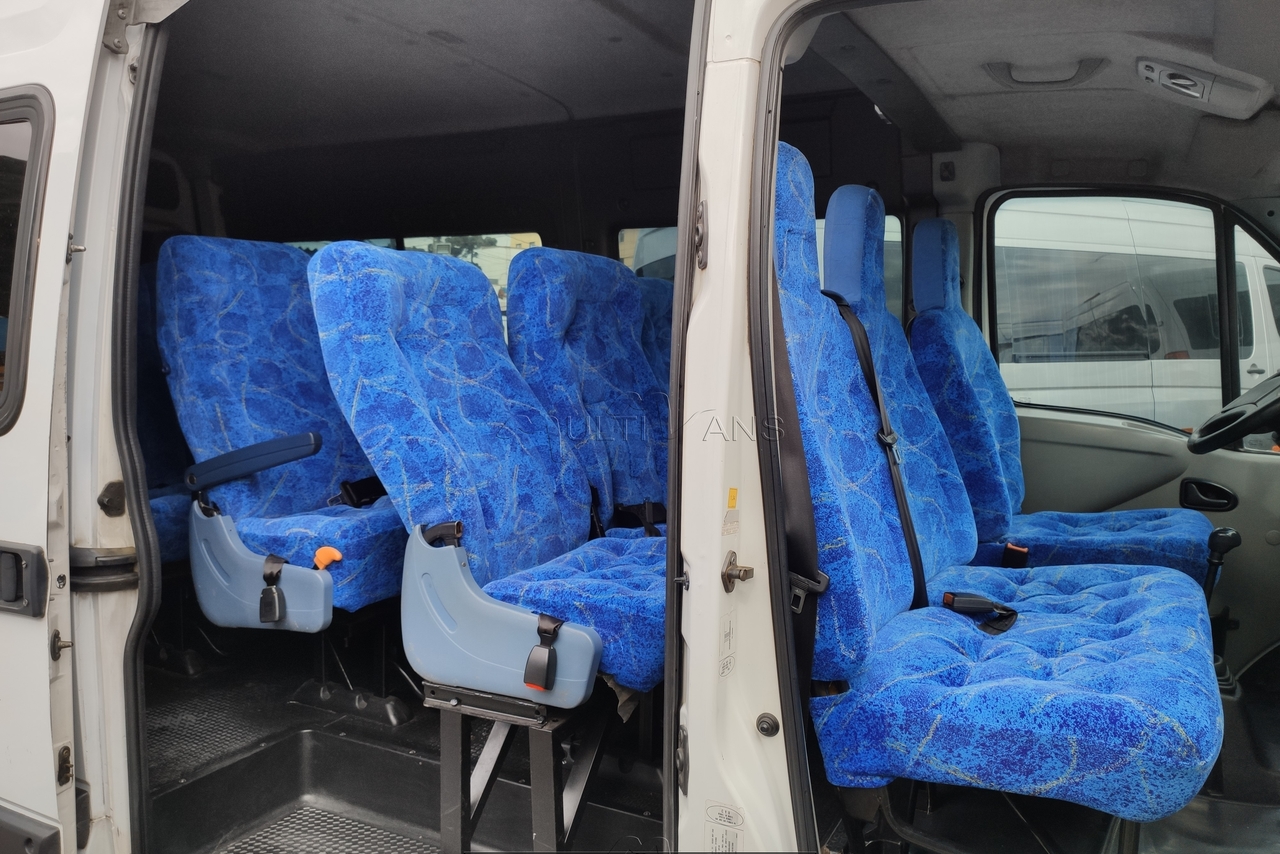 Renault Master Minibus - 08/08 2