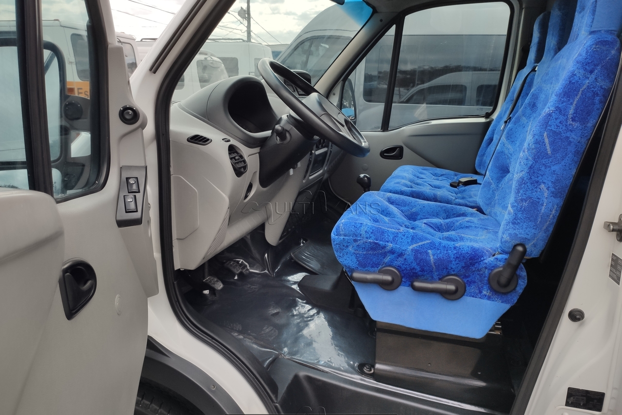 Renault Master Minibus - 08/08 6