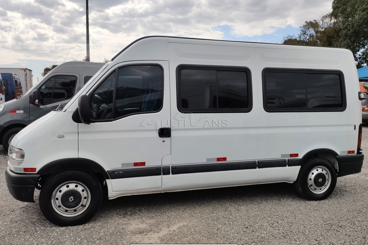 Renault Master Minibus - 08/08 11